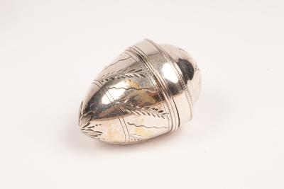 A George III silver nutmeg