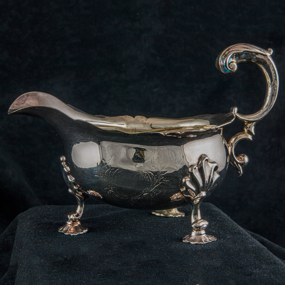 A GEORGE III STERLING GRAVY BOAT