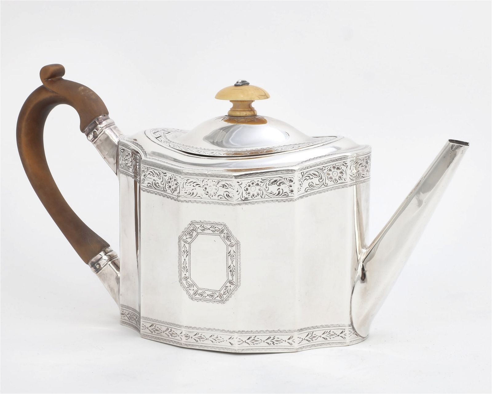 A GEORGE III STERLING SILVER