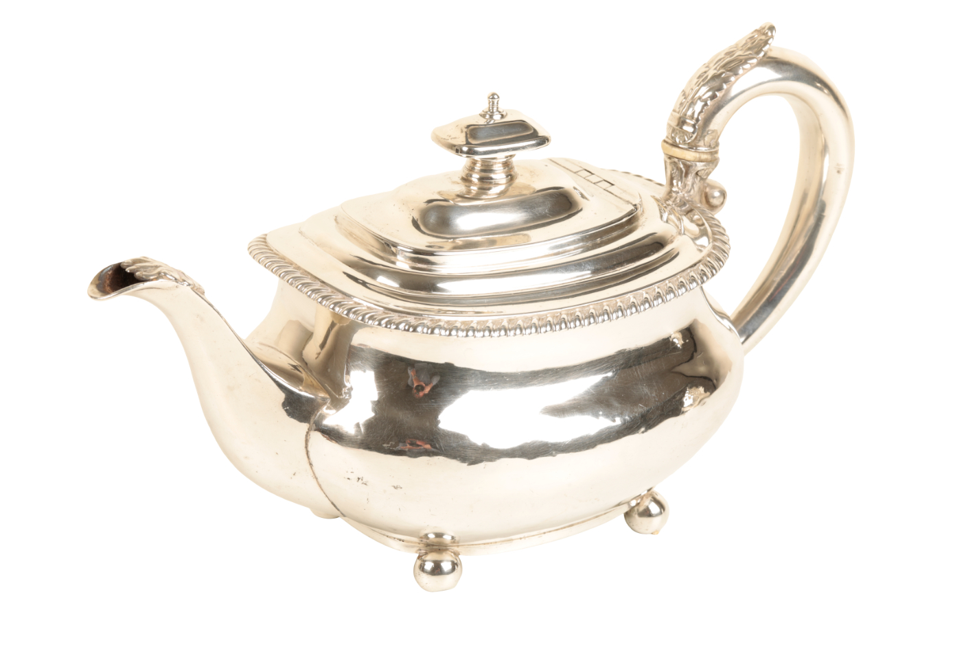 A GEORGE IV SILVER TEAPOT by