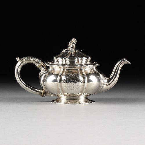 A GEORGE IV STERLING SILVER TEAPOT,