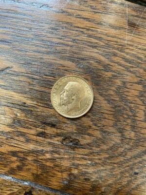 A George V gold sovereign, 1913