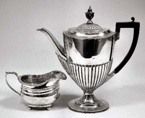 A George V silver oval part