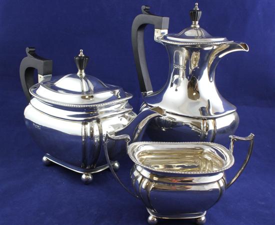 A George V silver teapot hot