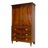 A GEORGIAN MAHOGANY LINEN PRES
