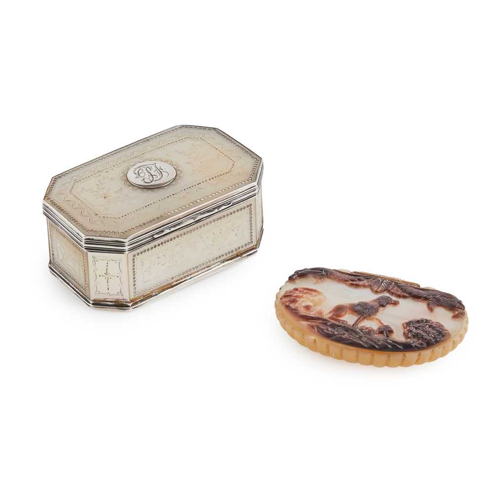 A GEORGIAN MOTHER-OF-PEARL SNUFF