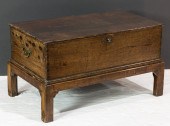 A GEORGIAN OAK BLANKET CHEST O