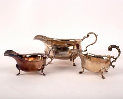 A Georgian style silver sauce boat,
