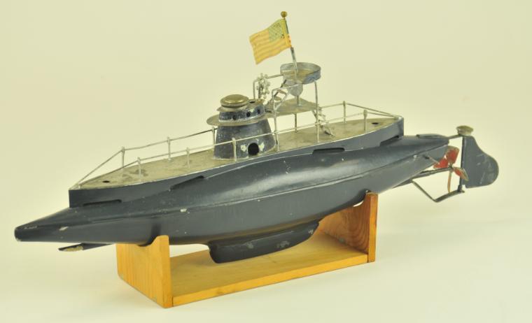 a/ GERMAN SUBMARINE Bing hand