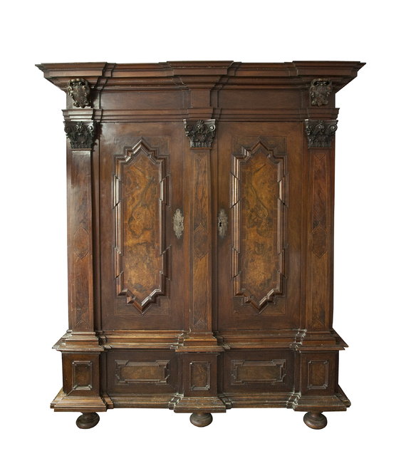 A German walnut panelled shrank