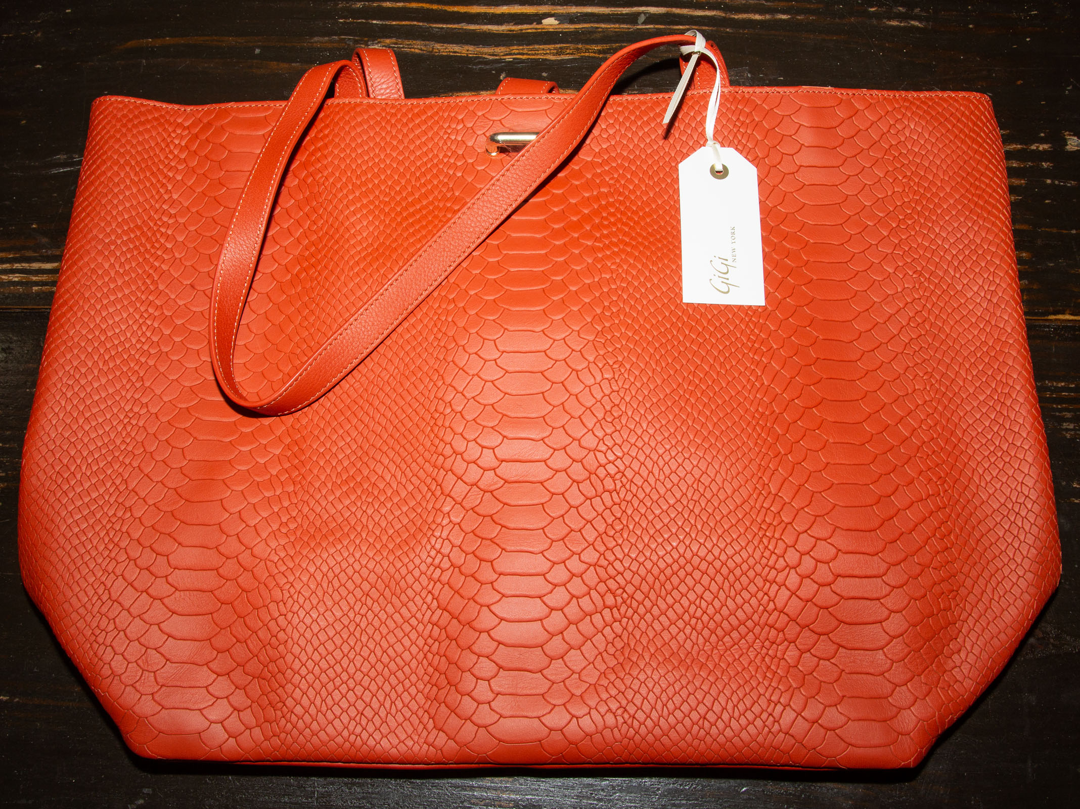 A GIGI NEW YORK LEATHER HANDBAG A