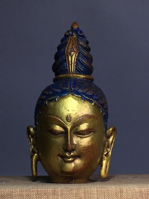 A GILT BRONZE AVALOKITESVARA HEAD
