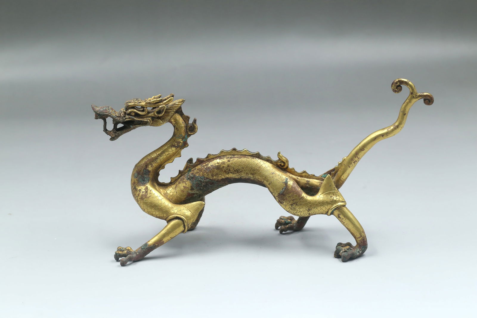 A GILT BRONZE DRAGON FIGURINEA Gilt