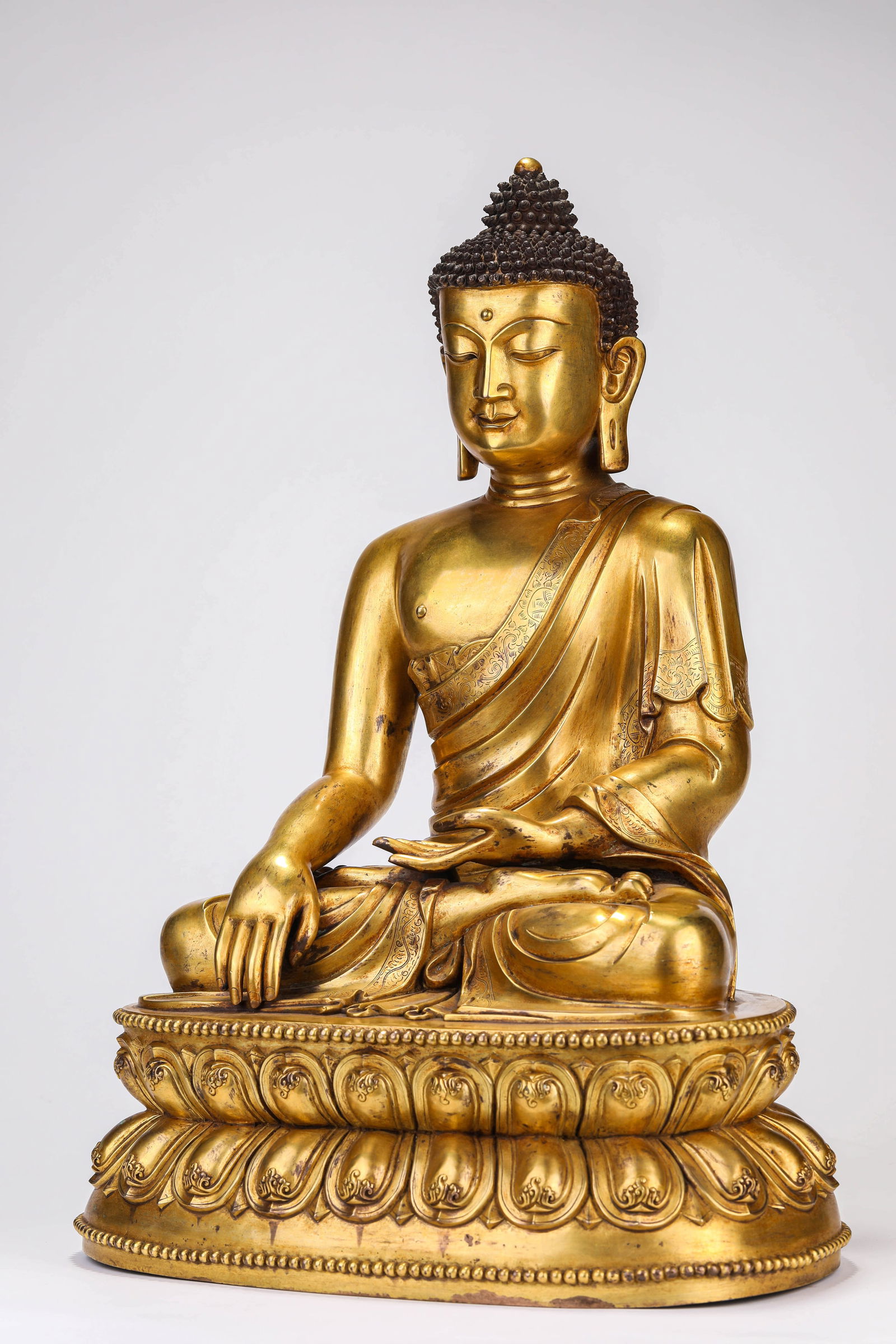 A GILT-BRONZE SHAKYAMUNIA