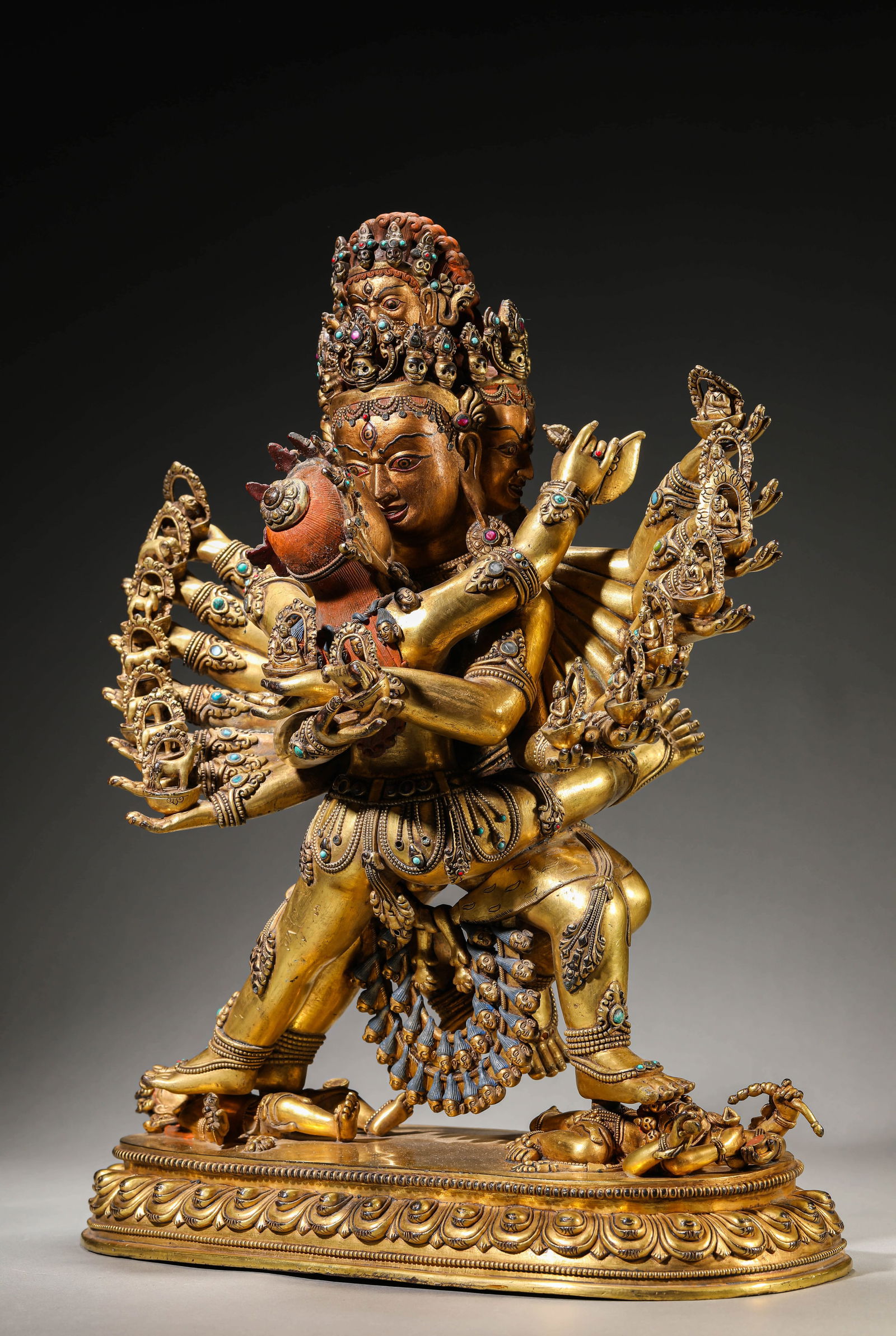 A GILT-BRONZE VICTORIOUS GOLDEN