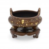 A GILT-SPLASHED BRONZE TRIPOD