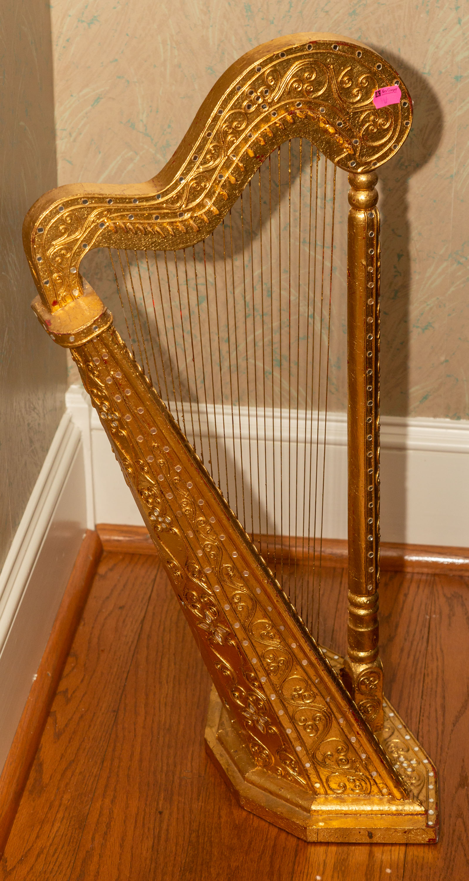 A GILT WOOD & MIRRORED DECORATIVE