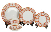 A GINORI PORCELAIN DINNER SERV