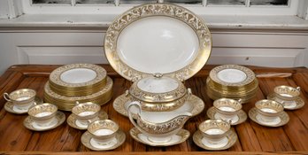 A gold band Wedgwood ‘Florentine’