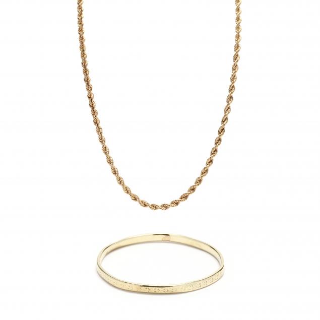 A GOLD BRACELET AND A NECKLACE