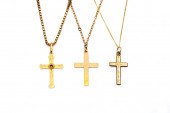 A GOLD PENDANT CROSS WITH A 9C