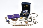 A GOLD TOPPED AND DIAMOND SET