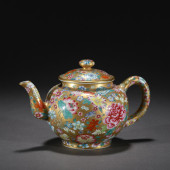 A GOLDEN GLAZE FAMILLE ROSE PO