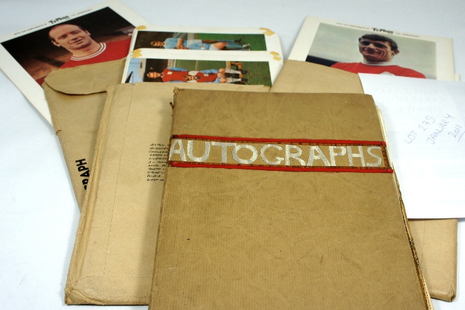 A good collection of Autographs