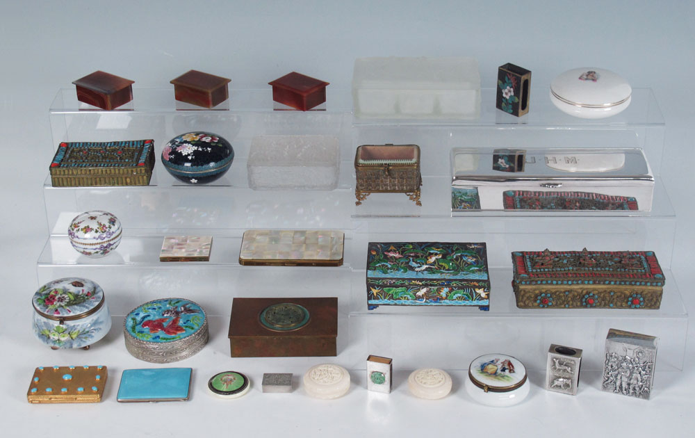 A GOOD ESTATE COLLECTION OF TRINKET