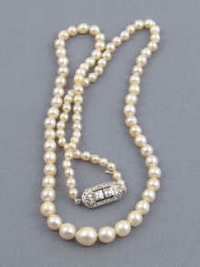 A graduated cultured pearl necklace