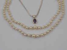 A graduated cultured pearl necklace