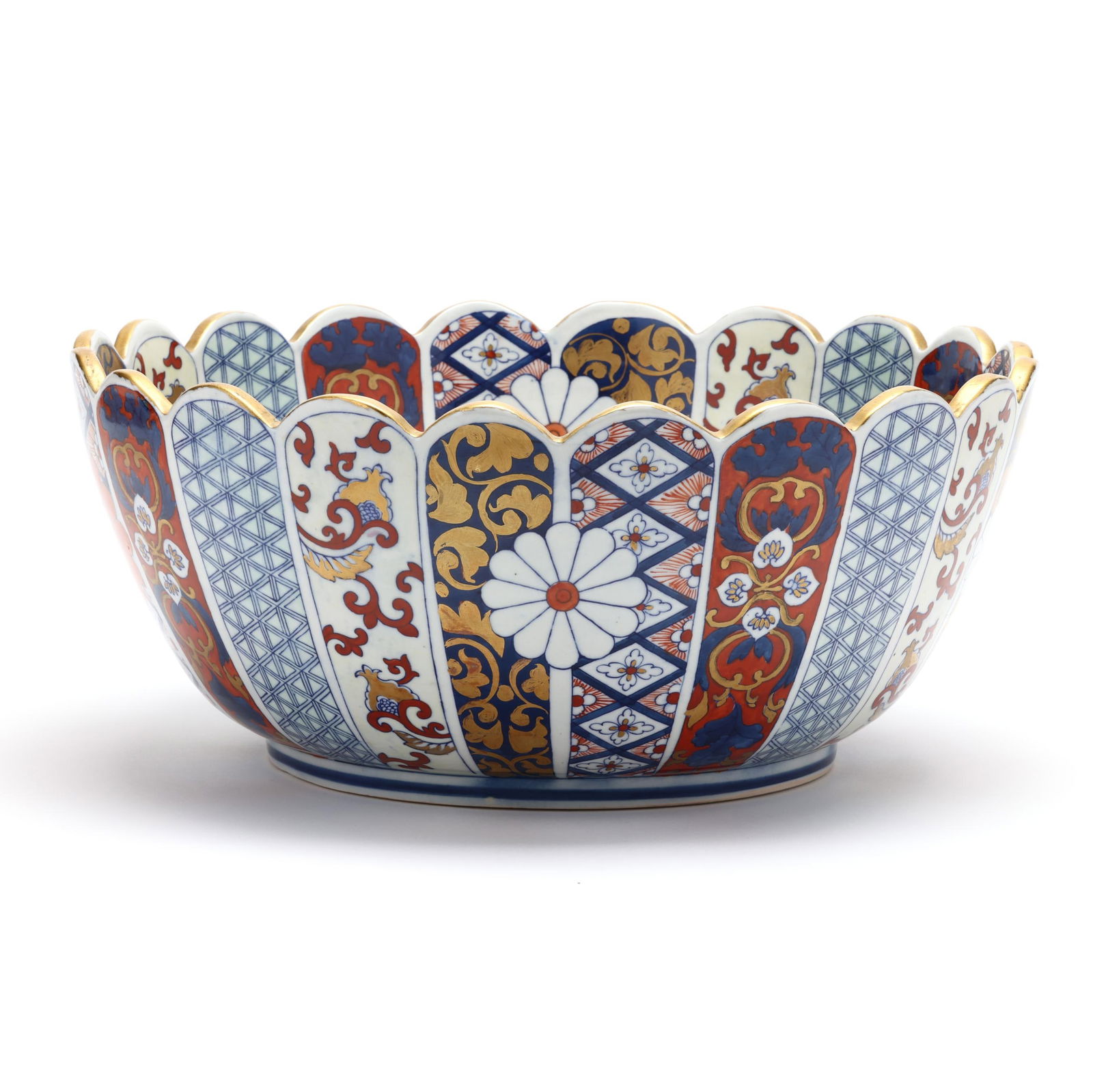 A GRAND JAPANESE IMARI PORCELAIN
