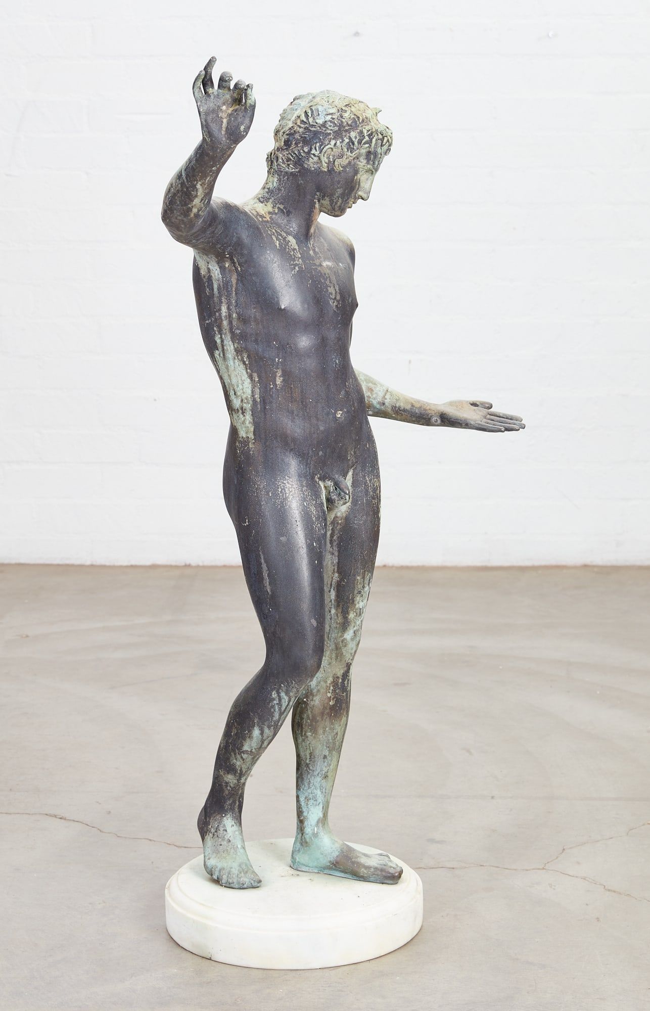 A GRAND TOUR STYLE BRONZE FIGUREA