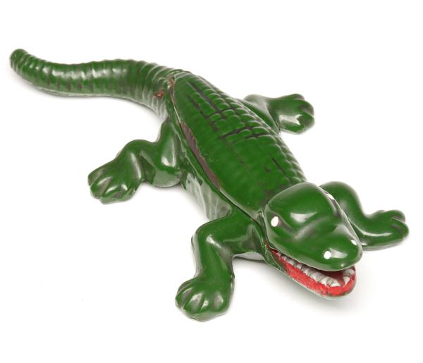 A GRANITEWARE ENAMEL IRON ALLIGATOR