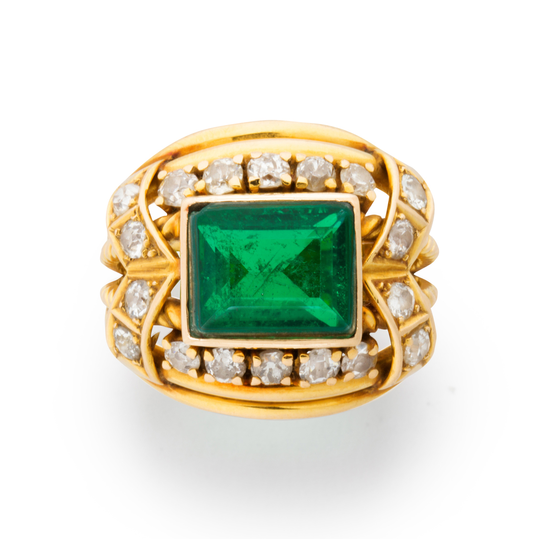 A GREEN QUARTZ TRIPLET, DIAMOND AND