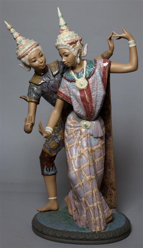 A GRES LLADRO PORCELAIN FIGURINE