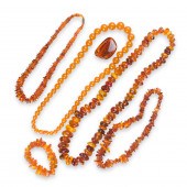 A GROUP OF AMBER JEWELRY A gro