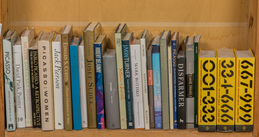 A GROUP OF ART AND DESIGN BOOKS A