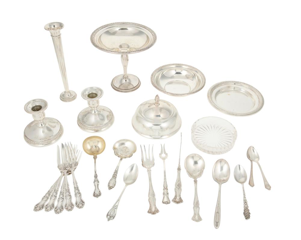A GROUP OF ASSORTED SILVER ITEMSA