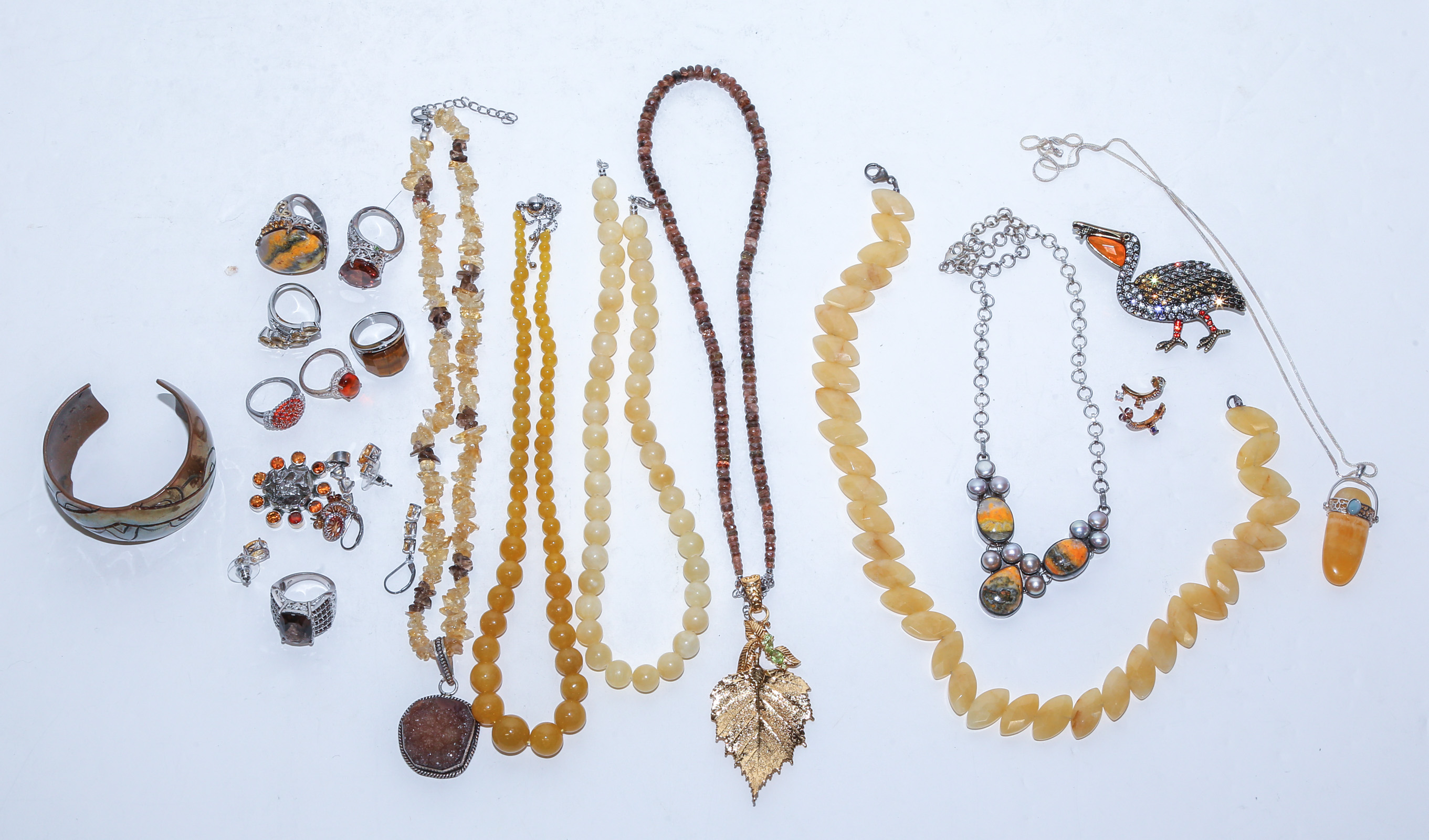 A GROUP OF AUTUMN TONE STONE &