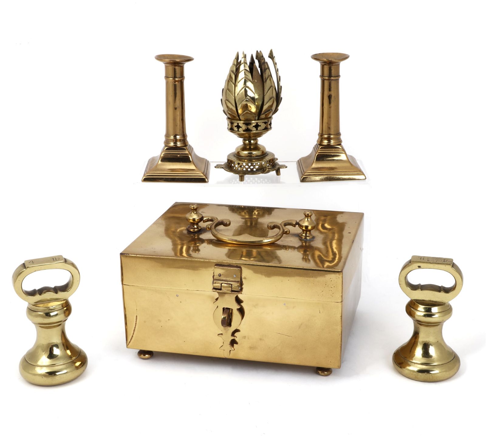 A GROUP OF BRASS WEARA group of