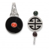 A GROUP OF CHALCEDONY AND GEMS