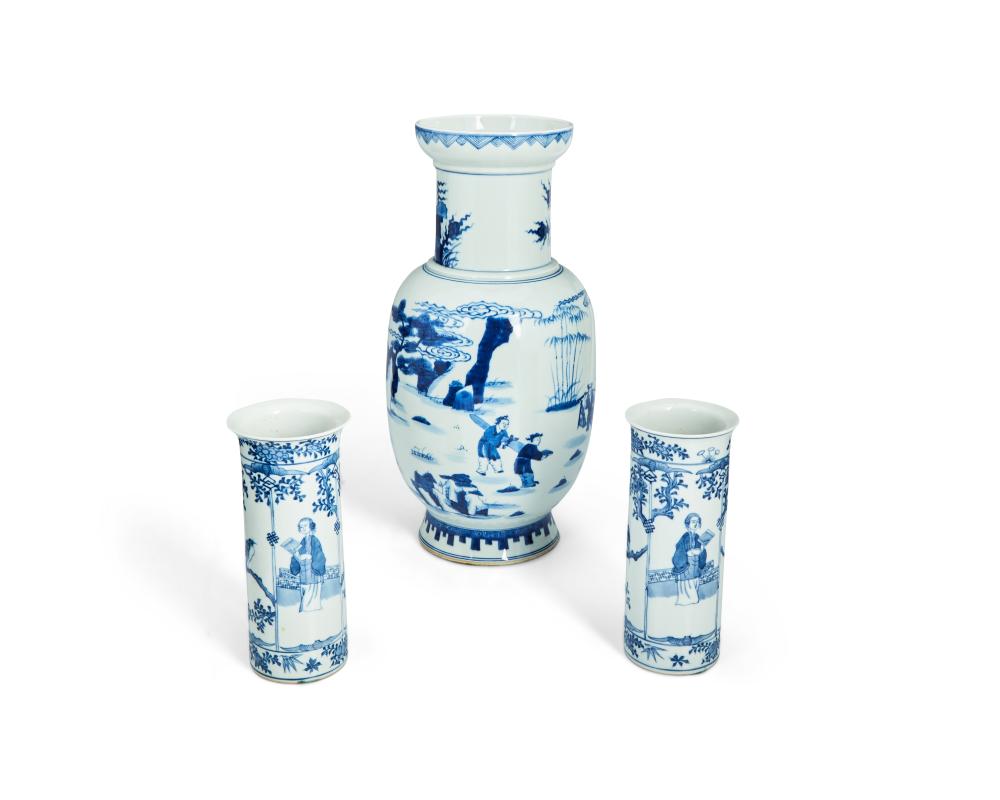 A GROUP OF CHINESE BLUE AND WHITE