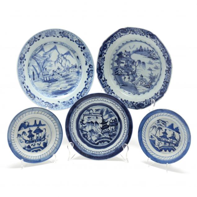 A GROUP OF CHINESE BLUE AND WHITE