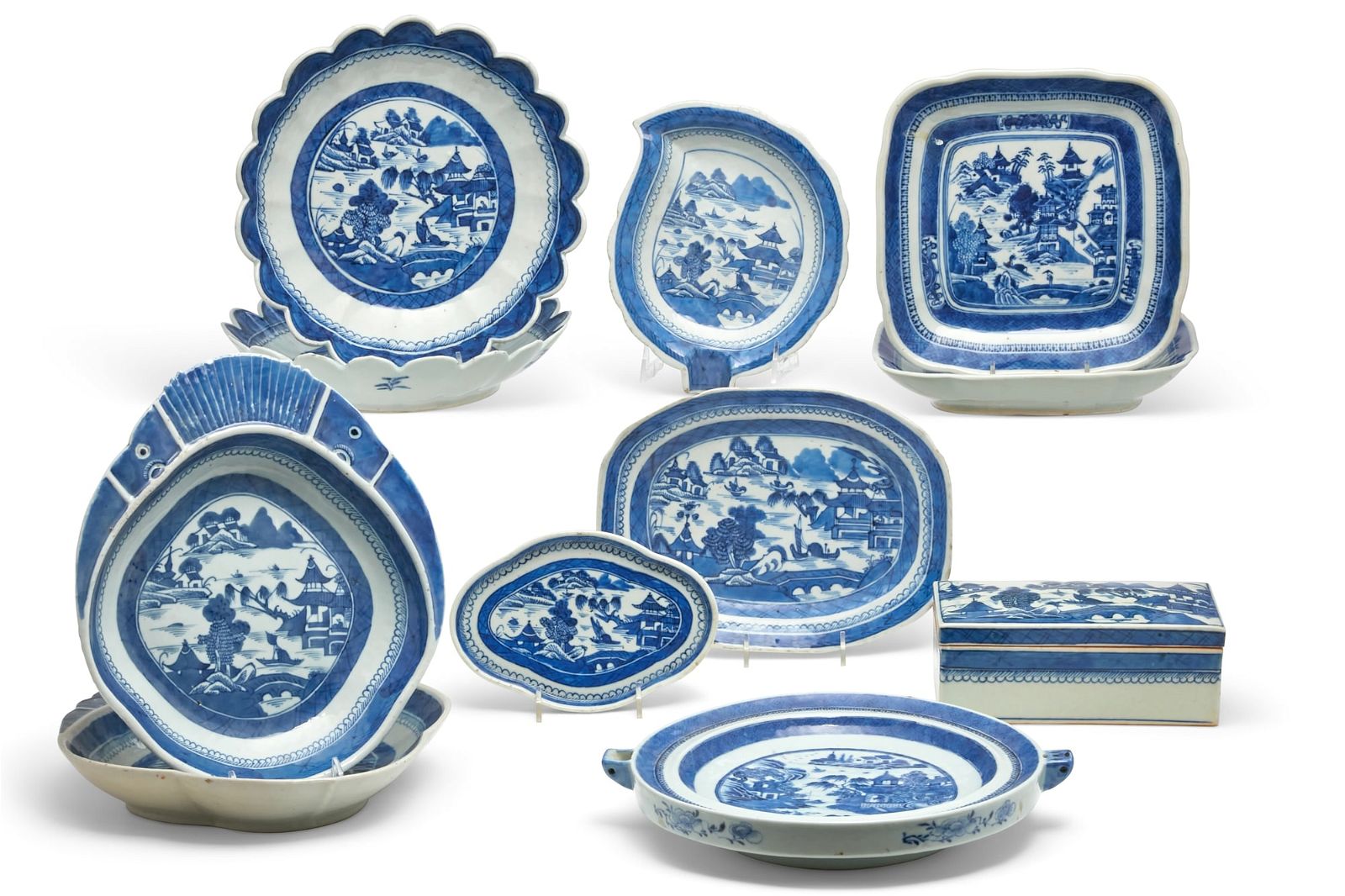 A GROUP OF CHINESE EXPORT PORCELAIN