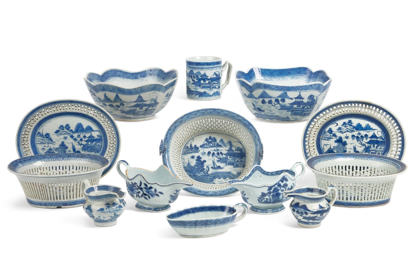 A GROUP OF CHINESE EXPORT PORCELAIN