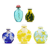 A GROUP OF CHINESE GLASS SNUFF