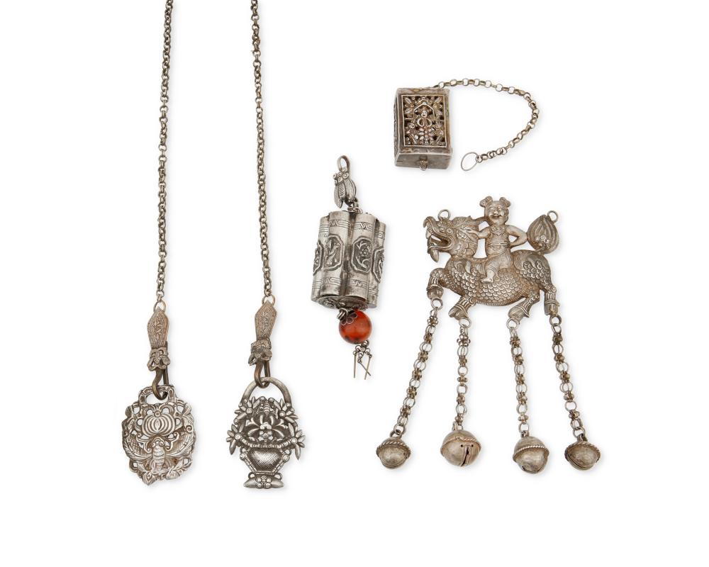 A GROUP OF CHINESE SILVER ACCESSORY