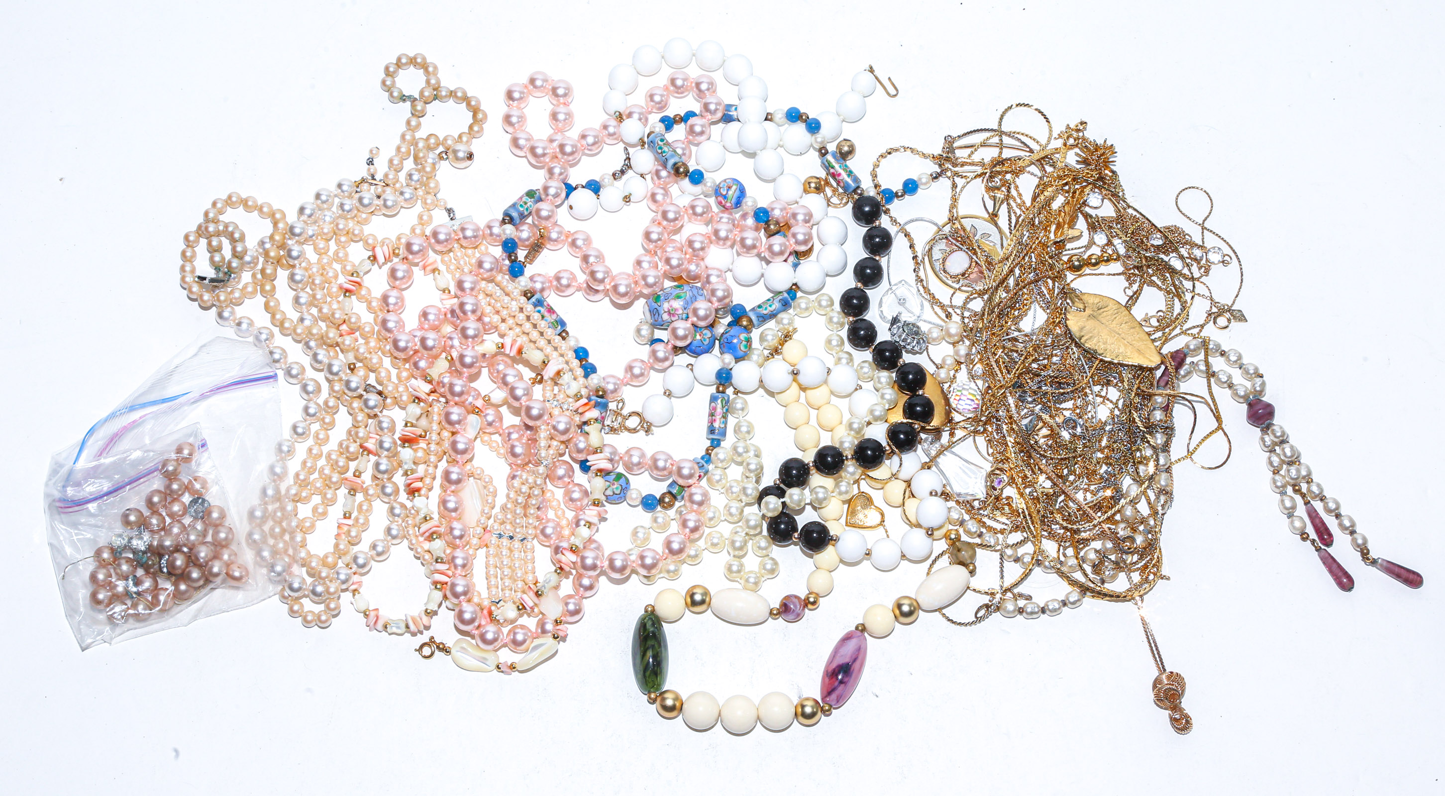 A GROUP OF COSTUME JEWELRY