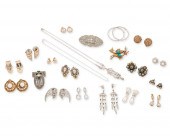 A GROUP OF COSTUME JEWELRYA gr